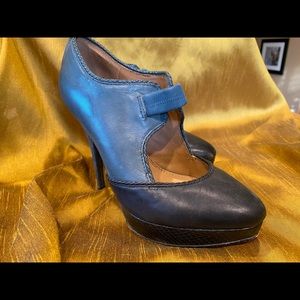Two-toned blue leather heels.